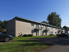 Winterberry Village Apartments in North Olmsted, OH - Building Photo - Building Photo