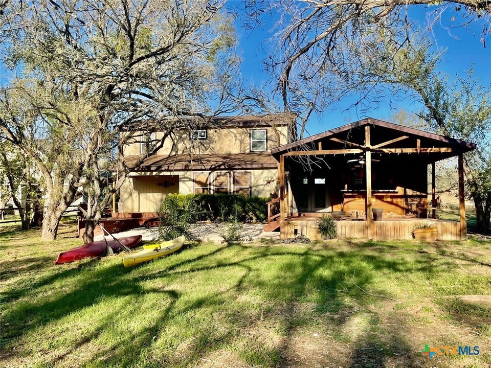 337 Bella Vis Ln in Martindale, TX - Building Photo