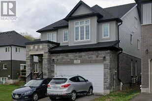 592 Nathalie Cres in Kitchener, ON - Building Photo