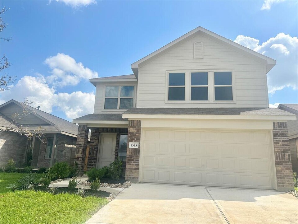1545 San Sebastien Dr in Conroe, TX - Building Photo