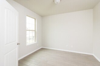 5018 Brewcastle Ln in Park Row, TX - Building Photo - Building Photo