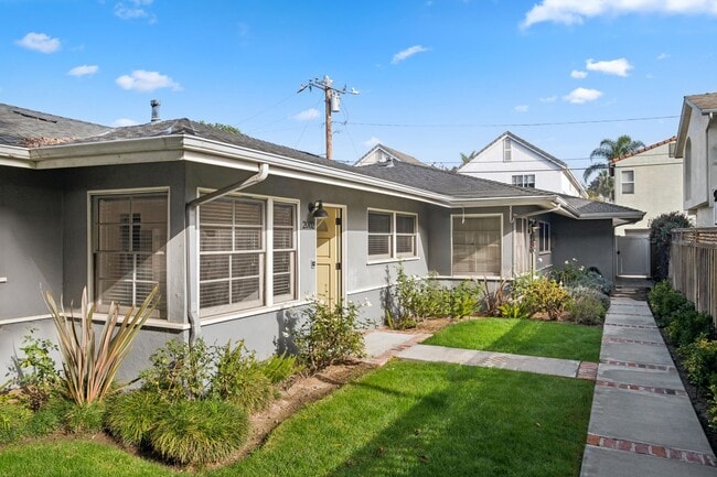 property at 2000 Clay St