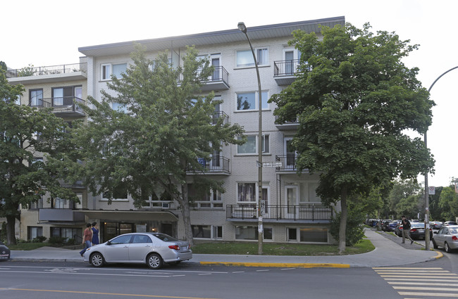 3505 Édouard-Montpetit in Montréal, QC - Building Photo - Building Photo