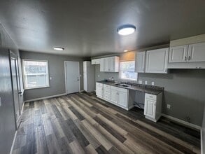908 N Hughes Ave in Fresno, CA - Building Photo - Building Photo