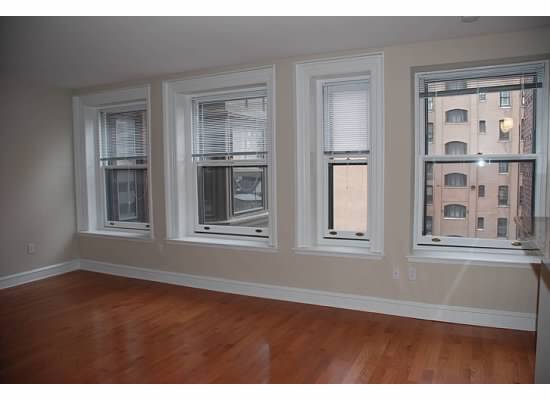 1811 Chestnut St, Unit 403 in Philadelphia, PA - Foto de edificio - Building Photo