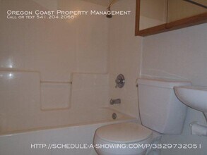 40 Collins St in Depoe Bay, OR - Building Photo - Building Photo