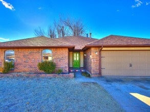 509 Bluegrass Ln in Yukon, OK - Building Photo - Building Photo