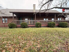 207 Lake Shore Dr in Simpsonville, KY - Building Photo