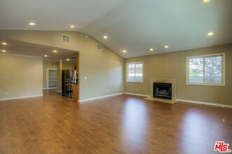 5415 Fallbrook Ave in Los Angeles, CA - Building Photo - Building Photo