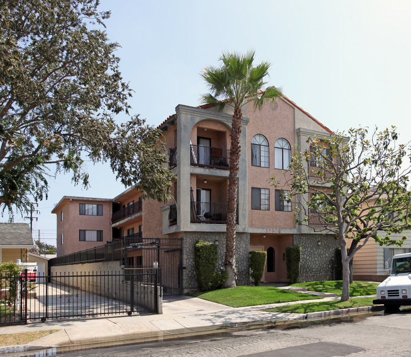 12526 Cranbrook Ave in Hawthorne, CA - Building Photo