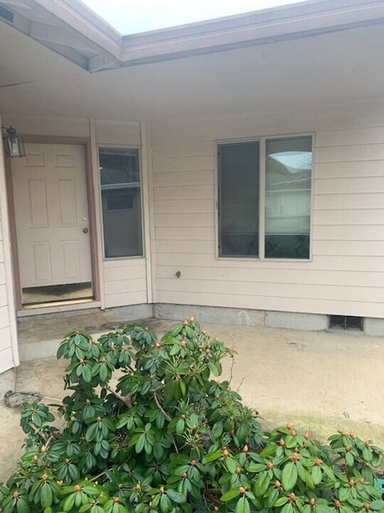 655 Benjamin Ave in Cottage Grove, OR - Building Photo