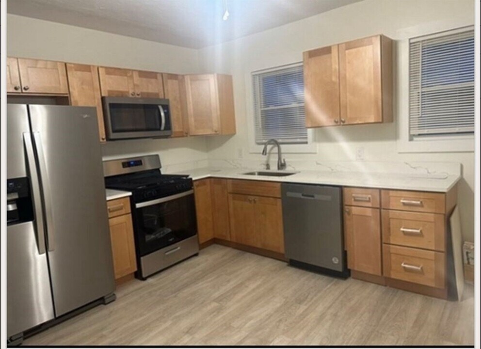 11 High St in North Attleborough, MA - Building Photo