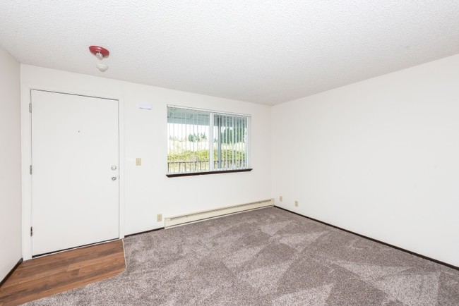 Large One Bedroom Close to Vancouver Mall in Vancouver, WA - Building Photo - Building Photo