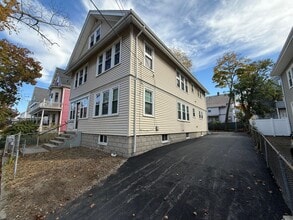 22 Harris Rd, Unit 2 in Medford, MA - Building Photo - Building Photo