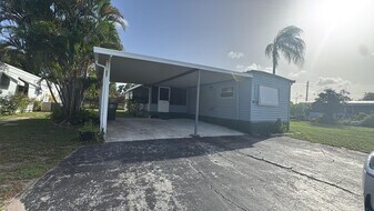 4046 67th Ln N in Riviera Beach, FL - Building Photo