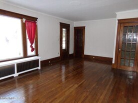 10 S Park Dr in Gloversville, NY - Building Photo