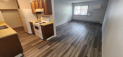 524 N Grant St, Unit 2 in Blue Earth, MN - Foto de edificio - Building Photo