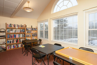 Krause Gardens Senior Living (55+) in Manchester, CT - Foto de edificio - Interior Photo