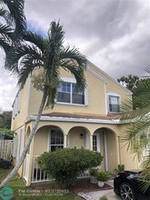 9957 W Daffodil Ln in Miramar, FL - Building Photo - Building Photo