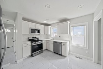 35 Phillips Ave in Stoughton, MA - Building Photo - Building Photo