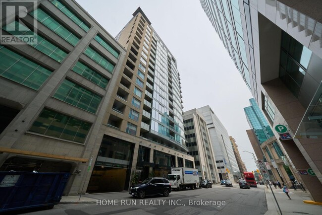 101-101 Queen St