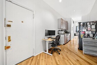 44 W 17th St in New York, NY - Building Photo - Building Photo