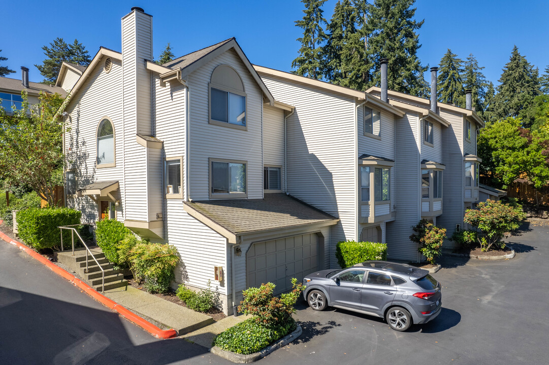 Larkspur Landing at Lake Sammamish in Bellevue, WA - Building Photo