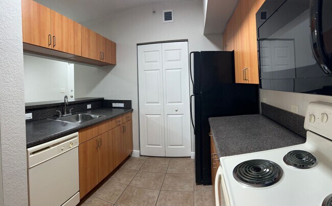 10234 NW 33rd St in Coral Springs, FL - Foto de edificio - Building Photo