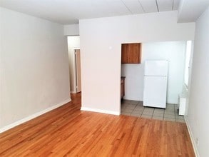 1360 W Touhy Ave-Unit -102 in Chicago, IL - Building Photo - Building Photo