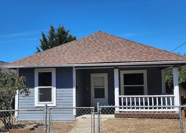 property at 1530 SE Hamilton St