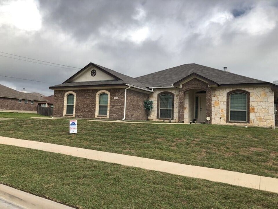 301 Vega Ln in Killeen, TX - Building Photo