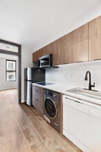 437 W 46th St in New York, NY - Foto de edificio - Building Photo