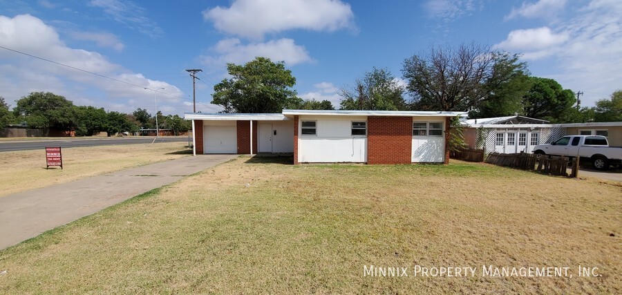 2418 47th St in Lubbock, TX - Building Photo