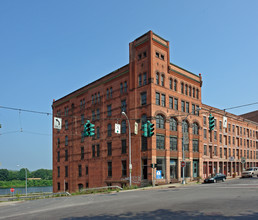 155 River St in Troy, NY - Building Photo - Building Photo