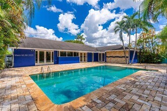 11728 SW 97th St, Unit Private in Miami, FL - Building Photo - Building Photo