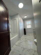 22 Stoughton Ave in Webster, MA - Foto de edificio - Building Photo