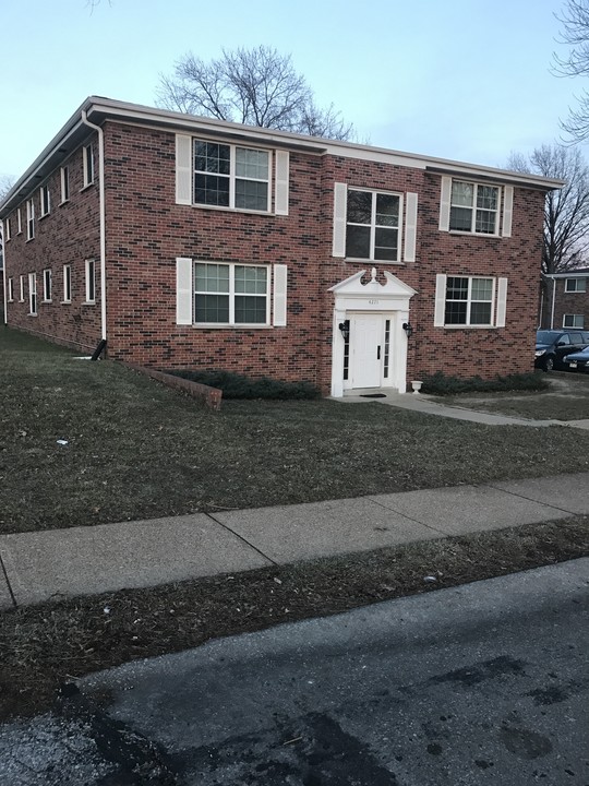 La Salette Apartments in St. Louis, MO - Building Photo