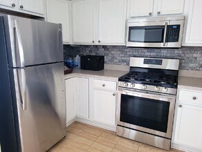 1088 N Claremont Dr in Palatine, IL - Building Photo - Building Photo