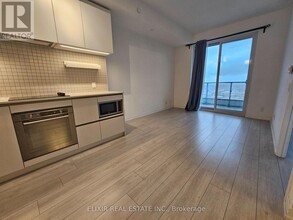 950-5950 Portage Pkwy in Vaughan, ON - Building Photo - Building Photo