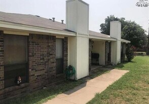 4718 Brookdale Dr in Wichita Falls, TX - Building Photo