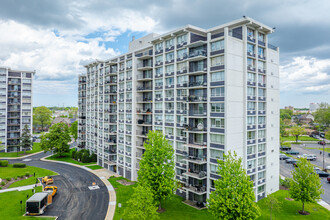 Highland Towers in Niles, IL - Building Photo - Building Photo