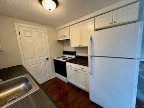 5 Prospect Street-C C in New Hartford, CT - Foto de edificio - Building Photo