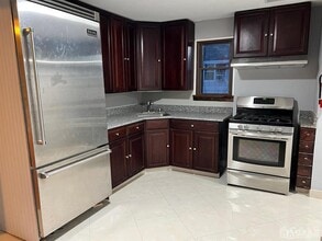 141 Woodbridge Ave in Sewaren, NJ - Building Photo - Building Photo