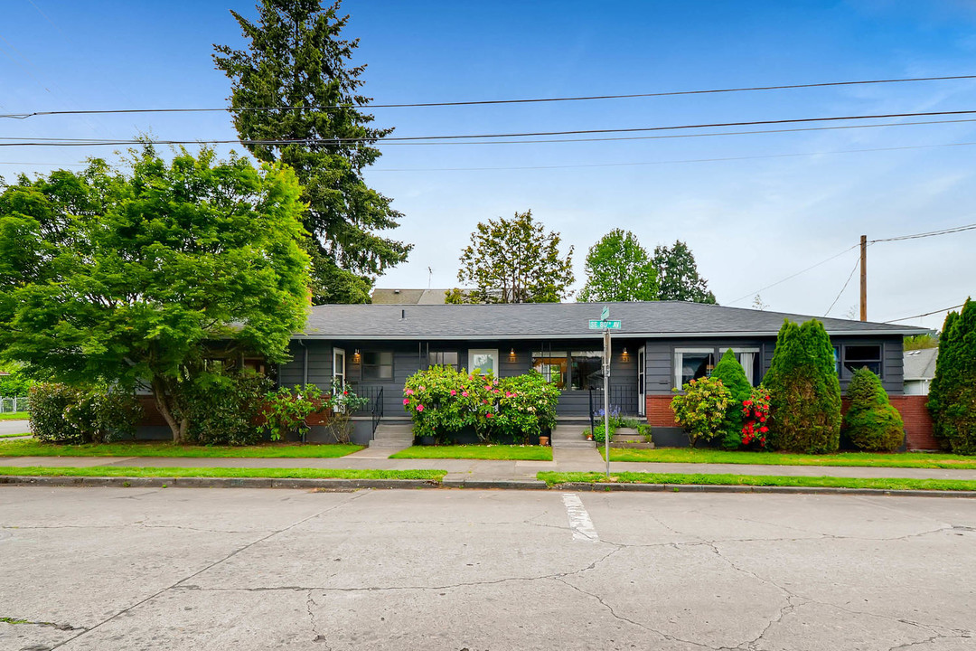 SE 80th in Portland, OR - Building Photo