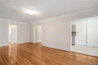 250 Martine Ave in White Plains, NY - Building Photo - Building Photo