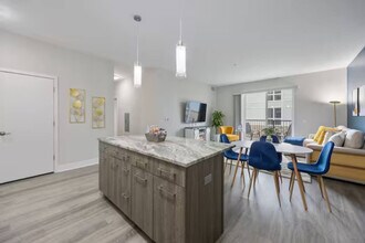 28294 Ferry Rd in Warrenville, IL - Foto de edificio - Building Photo