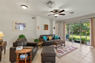 17486 Old Harmony Dr in Ft. Myers, FL - Foto de edificio - Building Photo