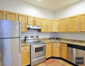 33 Saint Marks Place in New York, NY - Building Photo - Building Photo