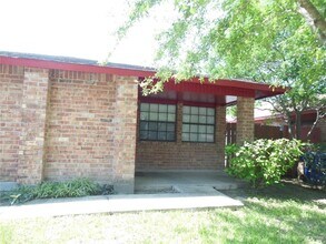16 Mynah Ave in McAllen, TX - Building Photo - Building Photo