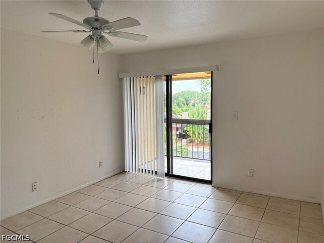 2855 Winkler Ave in Ft. Myers, FL - Building Photo - Building Photo